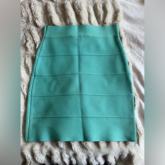 BCBGMAXAZRIA GARDENIA SIMONE TEXTURED POWER SKIRT LHL3B707/B406W SIZE S - Picture 2 of 5